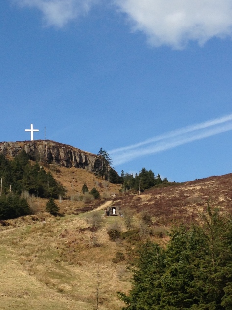 The cross on Devil's Bit. Image by Lisa McGee